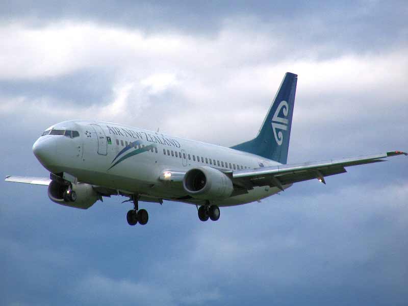 Boeing 737 airliner landing gear distribution: same structure as tricycle (image from internet, will delete if infringing)